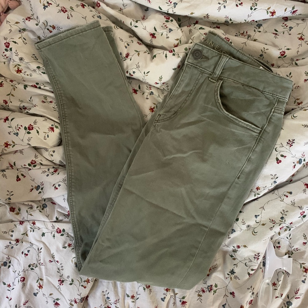 American Eagle green tomgirl pants